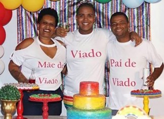 Pais organizam festa de aniversário para filho LGBT e exibem com orgulho