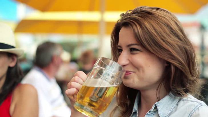 asomadetodosafetos.com - Adeus dor de cabeça: estudo diz que cerveja é melhor do que remédio