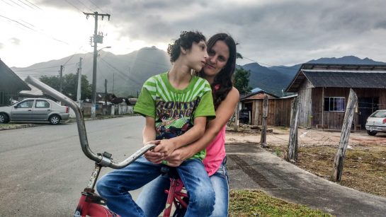 asomadetodosafetos.com - AMOR DE MÃE É TUDO: Essa mãe pedala 5h todos os dias para acalmar o filho autista