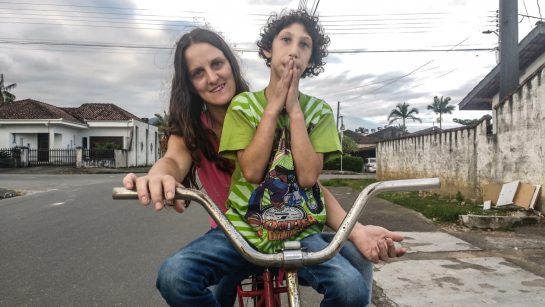 asomadetodosafetos.com - AMOR DE MÃE É TUDO: Essa mãe pedala 5h todos os dias para acalmar o filho autista