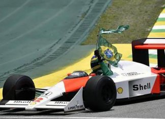 Ayrton Senna é homenageado pelo sobrinho com o mesmo carro e capacete do campeão