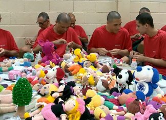 Detentos confeccionam bonecas para crianças com câncer no Espírito Santo