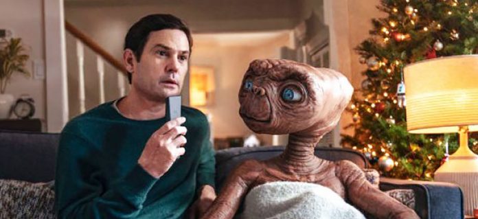 Elliot e E.T. se reencontram 37 anos depois do filme original em comercial emocionante