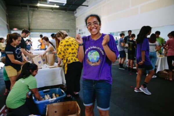 asomadetodosafetos.com - Jovem de apenas 17 anos já alimentou mais de 10 mil pessoas como voluntária