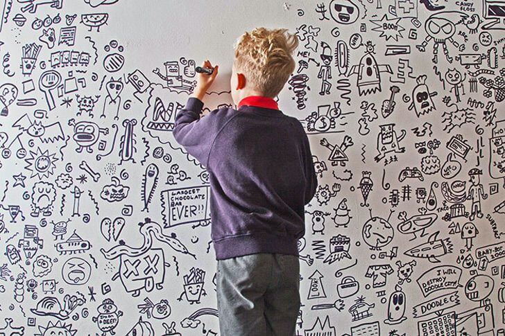 asomadetodosafetos.com - Restaurante contrata menino para decorar o espaço com os seus desenhos
