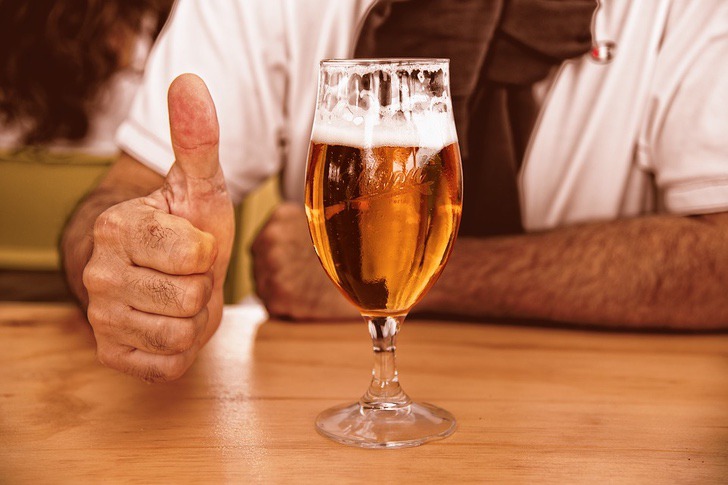 asomadetodosafetos.com - Beber cerveja ajuda a combater a obesidade e também melhora o sono