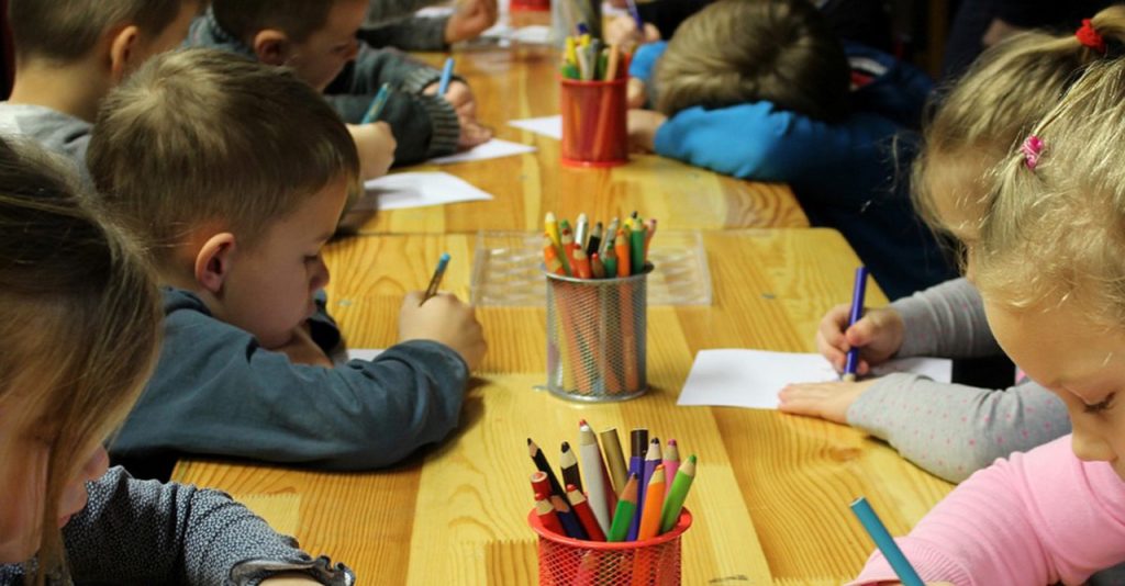 asomadetodosafetos.com - Escola na Irlanda pede aos alunos que pratiquem atos de bondade em vez de lição de casa