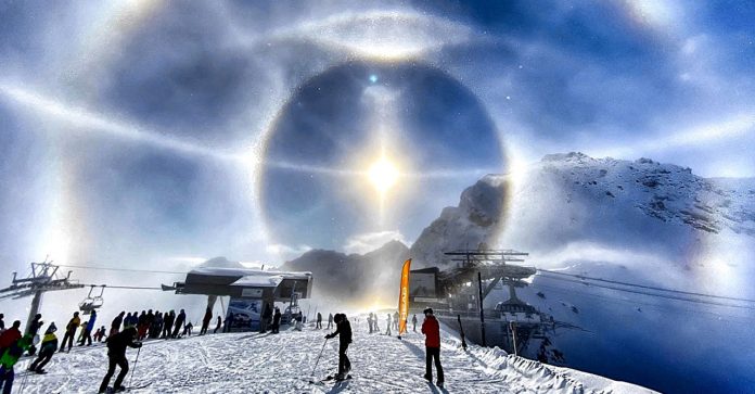 Fotógrafo registra uma auréola solar formada por cristais de gelo. Uma cena incrível