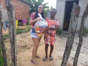asomadetodosafetos.com - Jovem desiste de festa de 15 anos para doar cestas básicas para famílias necessitadas