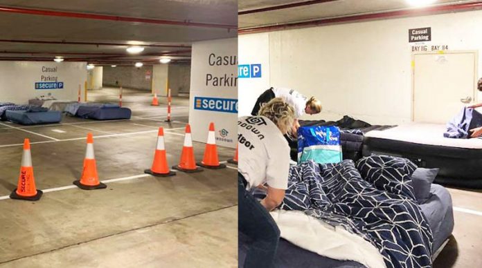 ONG faz de estacionamento um abrigo noturno para pessoas sem-teto