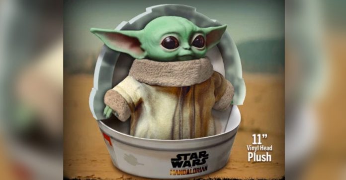 Sucesso na internet, o Bebê Yoda já está sendo vendido pela Disney