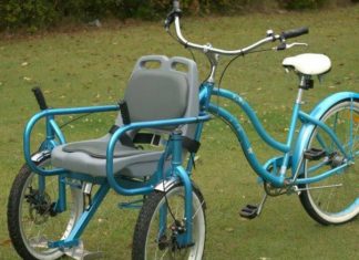 Bicicleta criada que permite passear com cadeirantes vira sucesso na internet