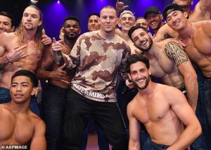 asomadetodosafetos.com - Channing Tatum anuncia uma turnê ao vivo de "Magic Mike". E agora, meu deus?