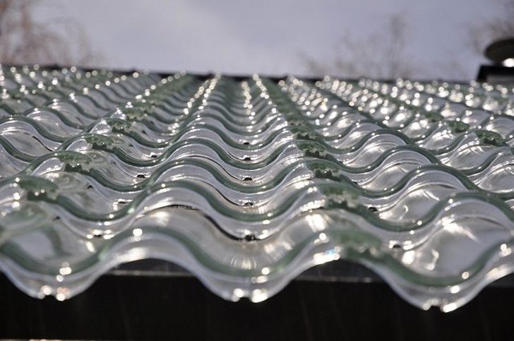asomadetodosafetos.com - Telhas solares de vidro, a grande inovação sueca que gera energia limpa e barata