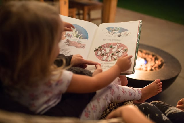 asomadetodosafetos.com - A ciência confirma: ler em voz alta para as crianças as torna mais inteligentes e bondosas