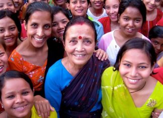 Conhecida como “Madre Teresa do Nepal”, ela já salvou 18 mil meninas do tráfico de pessoas