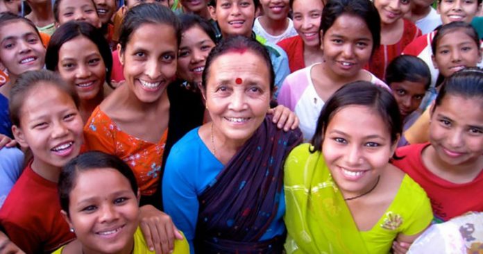 Conhecida como “Madre Teresa do Nepal”, ela já salvou 18 mil meninas do tráfico de pessoas