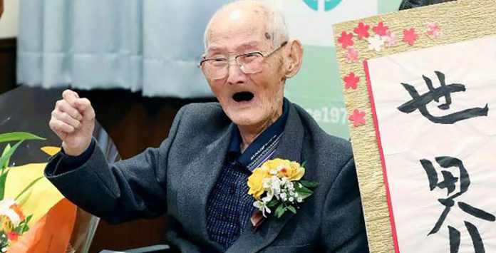 Homem mais velho do mundo revela o seu segredo: “sorrir e não ter raiva”