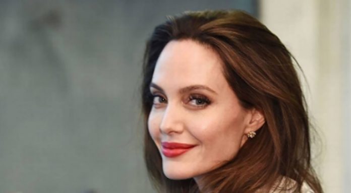 Angelina Jolie faz doação de mais de R$ 5 milhões para merenda de crianças em quarentena