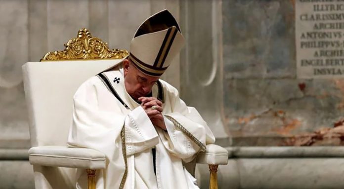 Na vigília de Páscoa, Papa Francisco pede “coragem”:  – Com Deus, nada está perdido