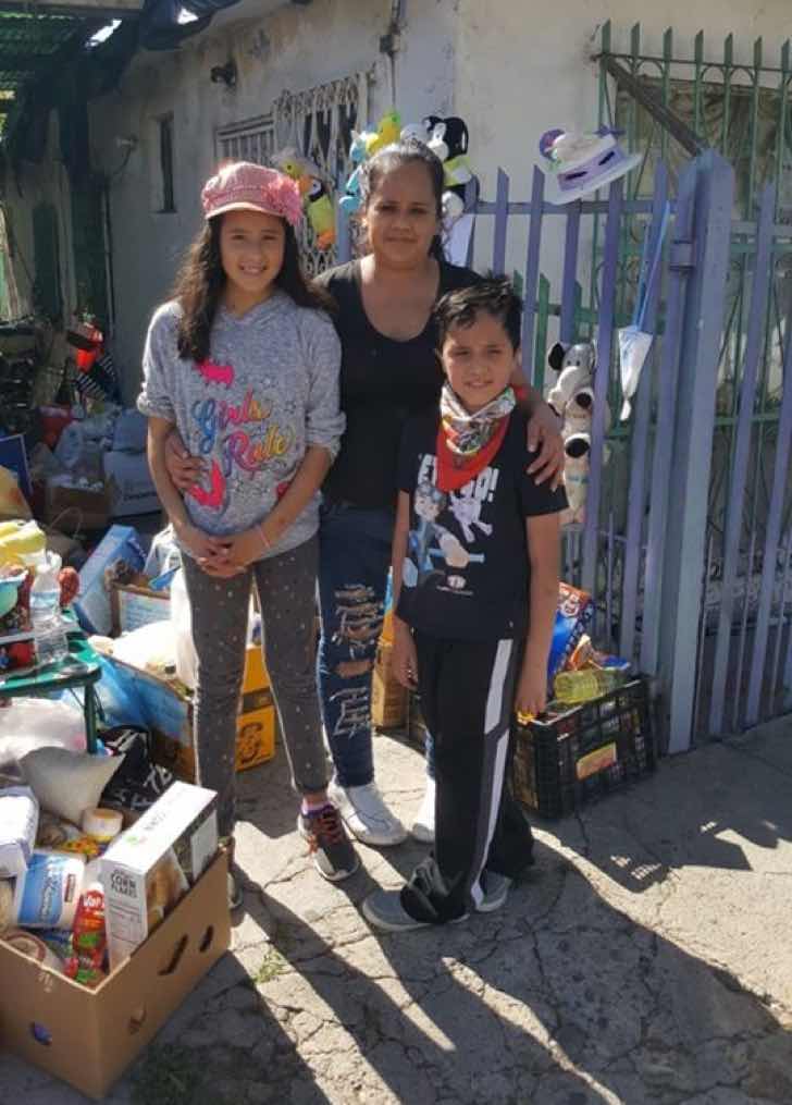 asomadetodosafetos.com - Sem comida, menino oferece os próprios brinquedos em troca para ajudar família