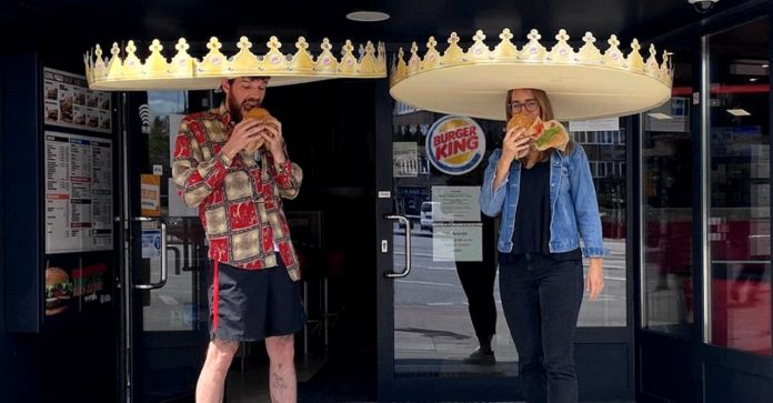 Burger King cria maneira criativa e divertida de respeitar a “distância social” entre os clientes