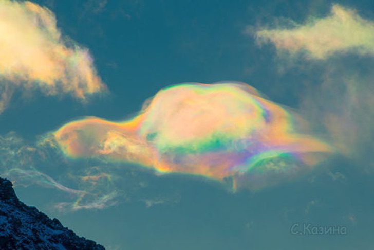 asomadetodosafetos.com - Lindo fenômeno faz parecer que as nuvens são coloridas