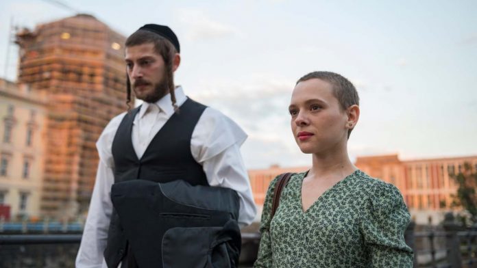 “Nada Ortodoxa”: a nova minissérie da Netflix que está surpreendendo público e crítica