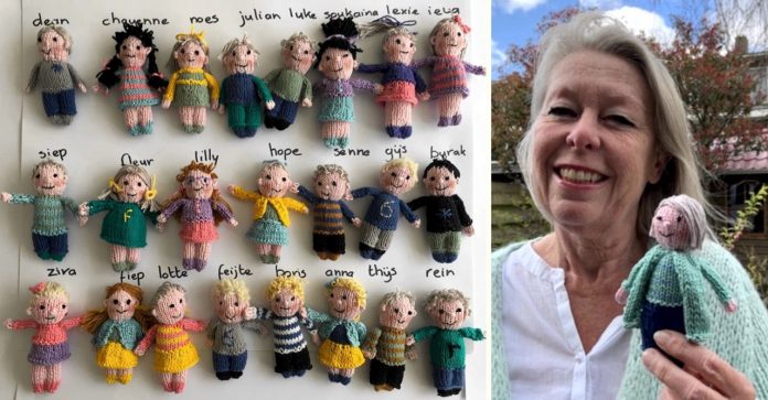 Professora tricotou bonecos dos seus alunos pra matar a saudade na quarentena