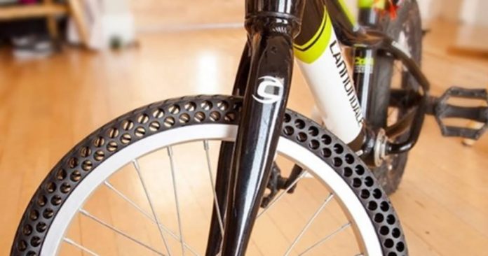 Eles inventaram aros de bicicleta que não furam e nem esvaziam: uma solução ecológica