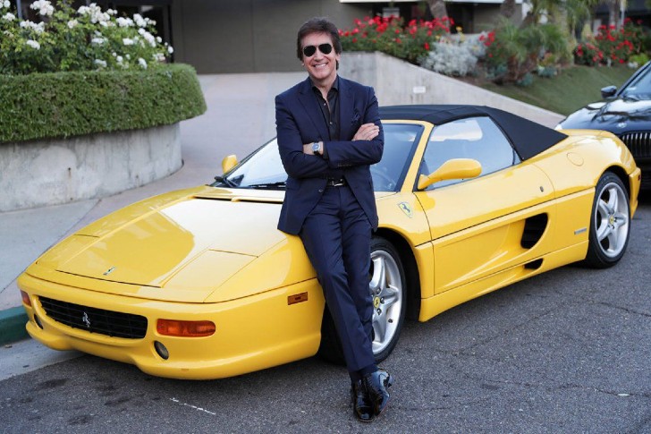asomadetodosafetos.com - Pastor evangélico causa polêmica ao defender compra de luxuosa Ferrari. O que você acha?