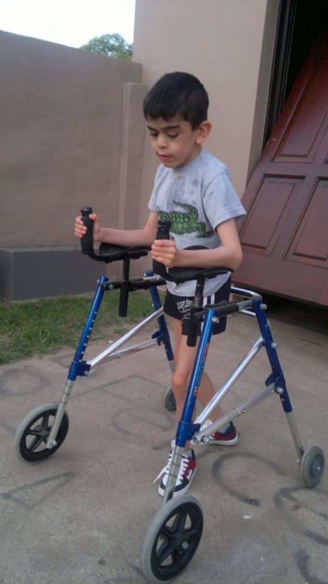 asomadetodosafetos.com - Com paralisia cerebral, jovem consegue andar: "Estivemos esperando esse milagre por 14 anos"