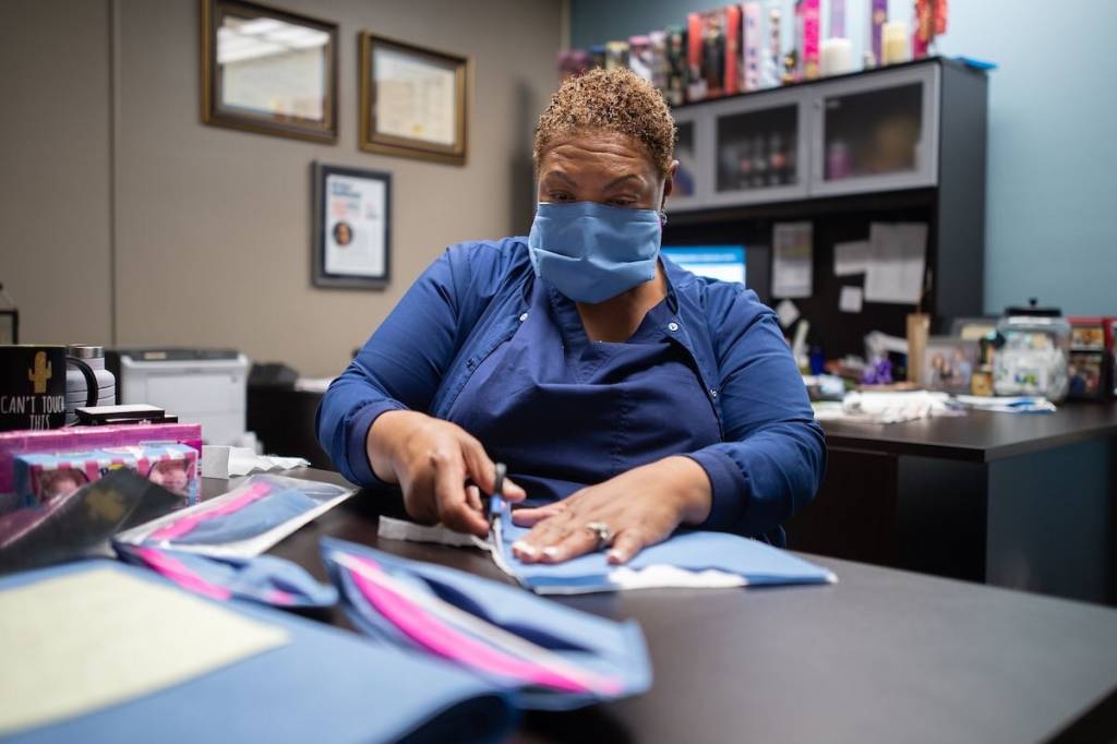 asomadetodosafetos.com - Enfermeira cria máscara de proteção mais eficiente que a N95
