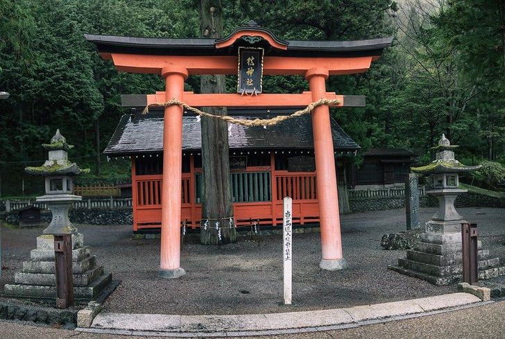 asomadetodosafetos.com - Escondida entre montanhas, a cidade japonesa que se mantém como na época dos samurais