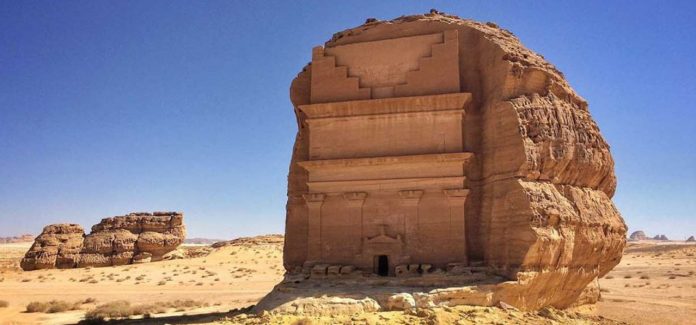 Impressionante túmulo é descoberto no deserto: ele foi esculpido em uma única rocha