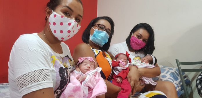 Mãe estava à espera de trigêmeos, mas quarta filha é descoberta no momento do parto