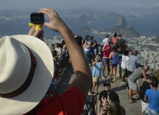 Sanitarista afirma que pior fase de covid no Brasil já passou