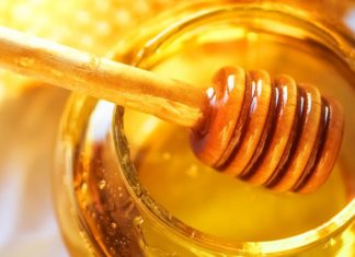 Segundo Universidade de Oxford, o mel é mais eficaz que antibiótico para tratar tosse e resfriado