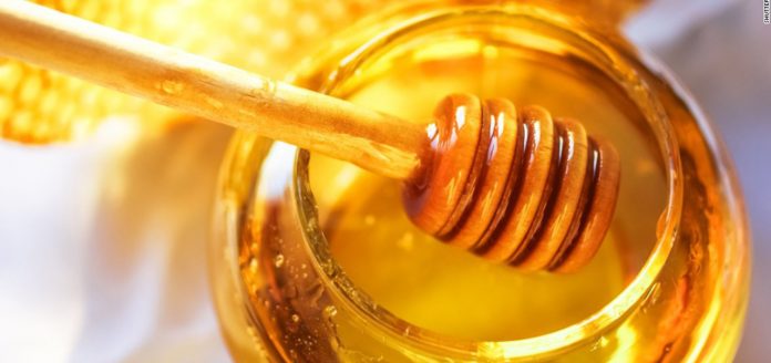Segundo Universidade de Oxford, o mel é mais eficaz que antibiótico para tratar tosse e resfriado
