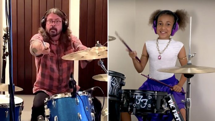 Menina de 10 anos desafia líder do Foo Fighters para um desafio de bateria e ele aceitou!