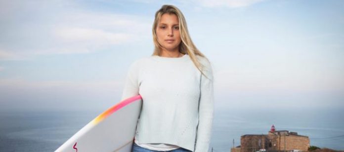 Surfista brasileira entra pro Guinness após desafiar a maior onda da história: VEJA O VÍDEO