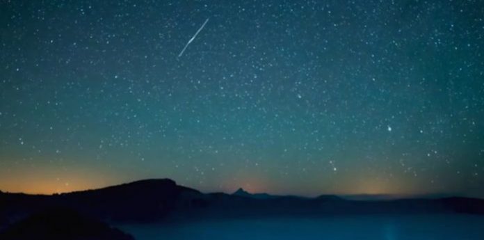 Estrelas cadentes do cometa Halley acontecem hoje e com transmissão ao vivo