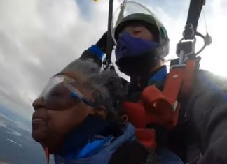 Nunca é tarde demais: aos 102 anos, ela realizou o sonho de pular de paraquedas