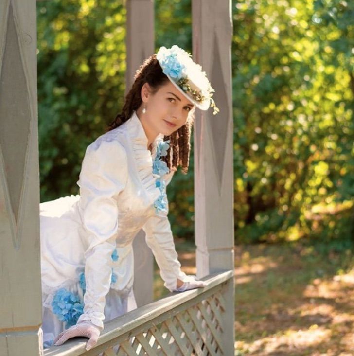 asomadetodosafetos.com - Ela é vintage: jovem ucraniana se veste todos os dias como se vivesse no século XIX
