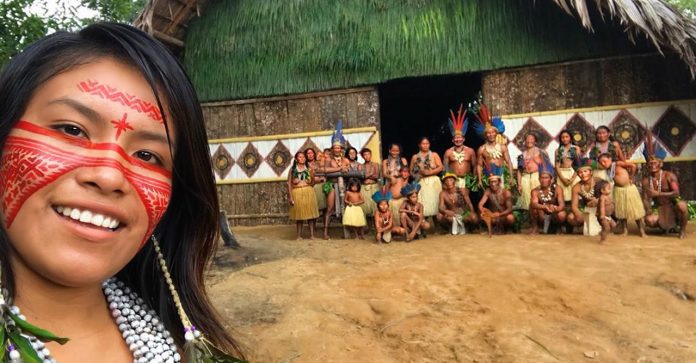 Jovem indígena é sensação no TikTok ao mostrar sua cultura para o mundo: orgulho da Amazônia