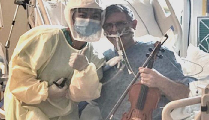 Mesmo na UTI com Covid, paciente toca violino para agradecer profissionais da saúde