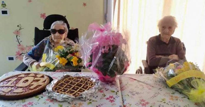 Vovozinha de 107 anos comemora aniversário com a melhor amiga – que tem 105!