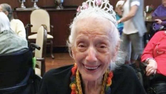 Pela segunda vez, uma idosa de 102 anos venceu a Covid: vovó guerreira