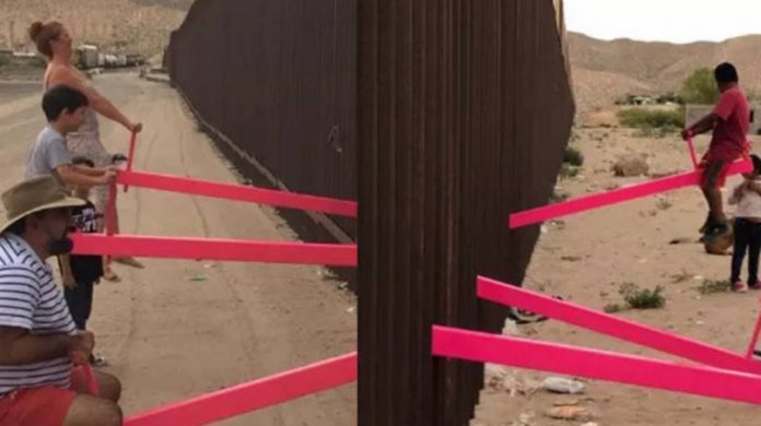 Gangorra posta no muro da fronteira entre EUA e México ganha prêmio