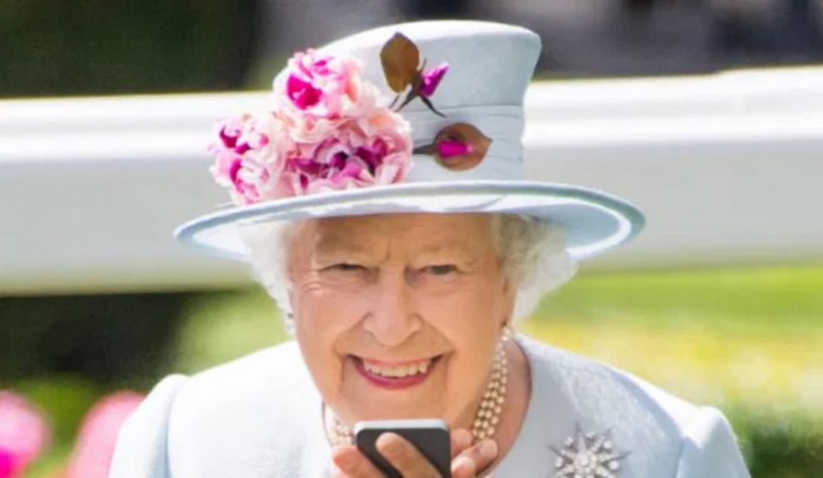 asomadetodosafetos.com - Trabalhar como social media da Rainha da Inglaterra pode render R$ 200 mil por ano